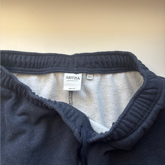 Aritzia mega cozy fleece sweatpants - Picture 2 of 2